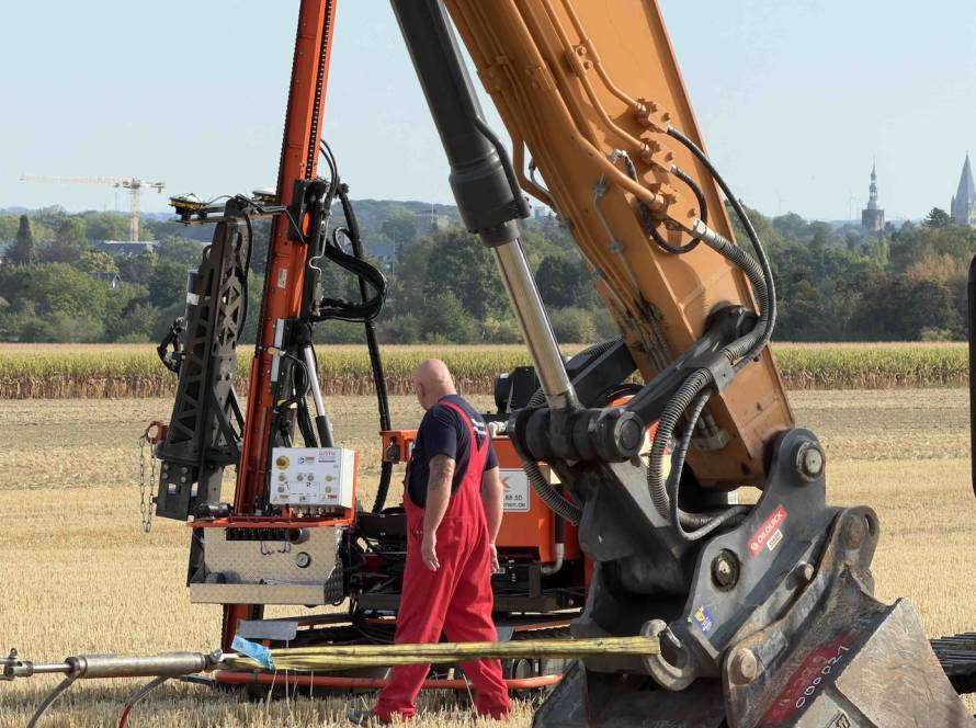 Rammarbeiten für eine Agri-PV-Anlage mit Tracker-Technologie von Ylektra in Soest